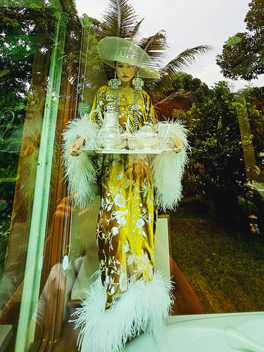 我是朱丽叶原创真丝乔琪绒绣线重工钉珠内衬全真丝鸵鸟毛连衣裙