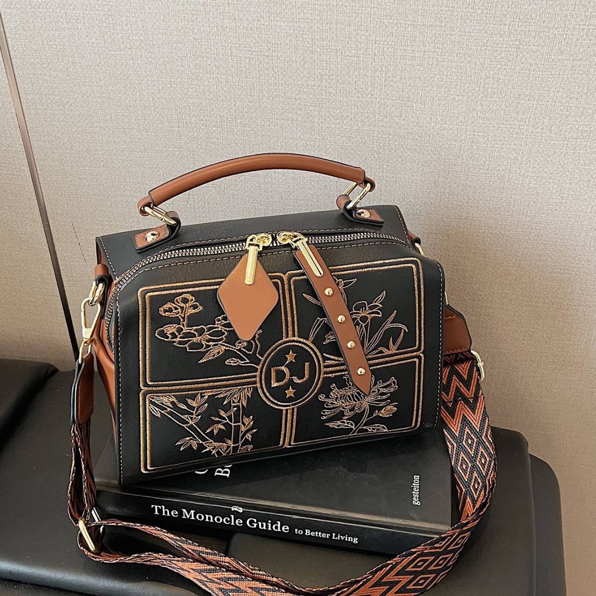 2025新款印花清晰质感高级休闲潮流简约气质斜挎包手提包枕头包