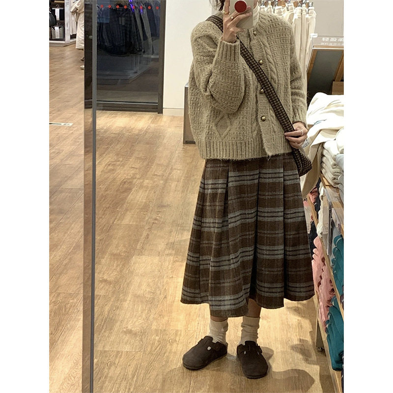 加厚毛呢格子百褶半身裙女秋冬复古学院风小个子遮跨显瘦a字长裙