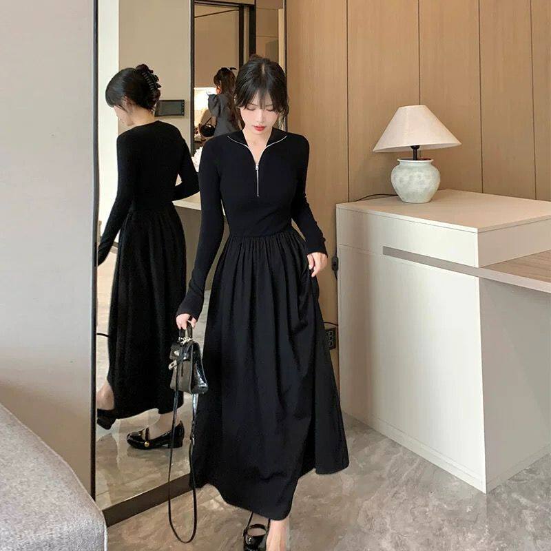 小众半拉链黑色长袖针织连衣裙女秋季2026新款收腰显瘦中长款裙子