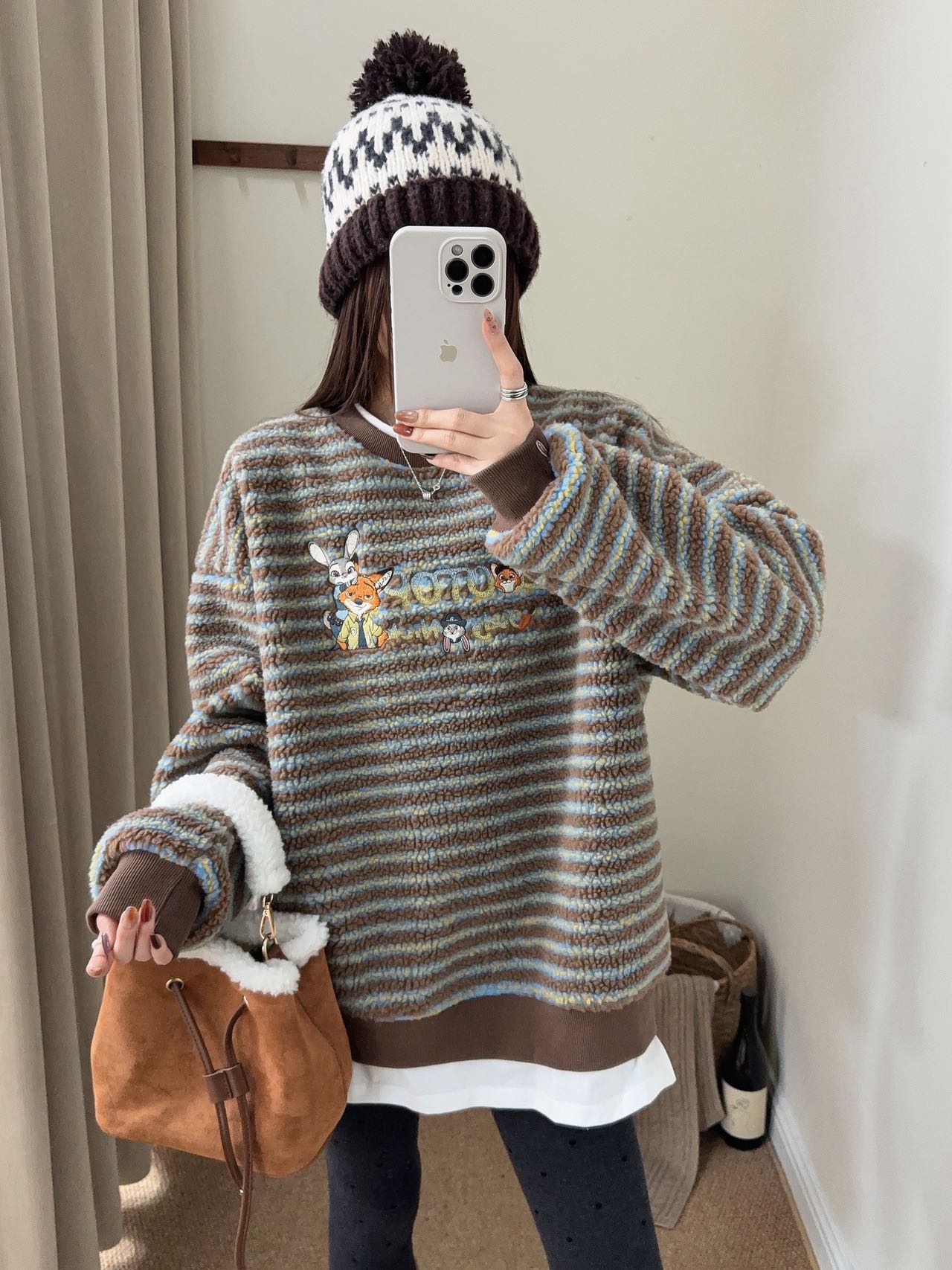 6566（超厚）动物城刺绣羔羔绒中长款假两件条纹长袖宽松卫衣女潮