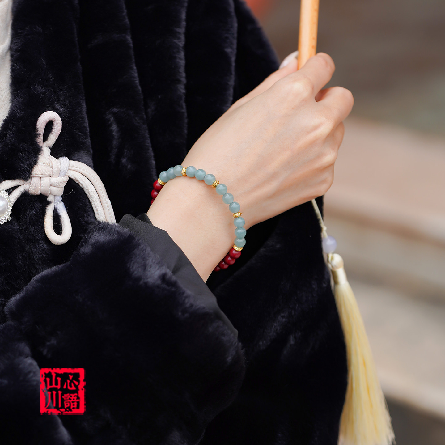 刘宇宁同款朱砂蓝水翡翠手串