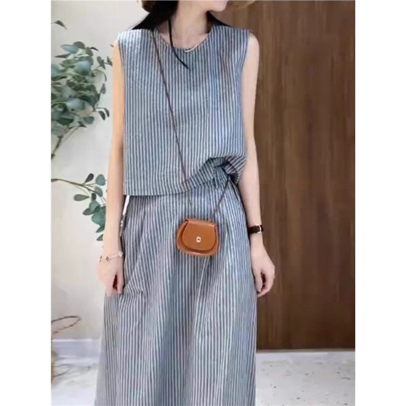 夏装搭配气质减龄穿搭一整套条纹无袖上衣半裙今年流行两件套装裙