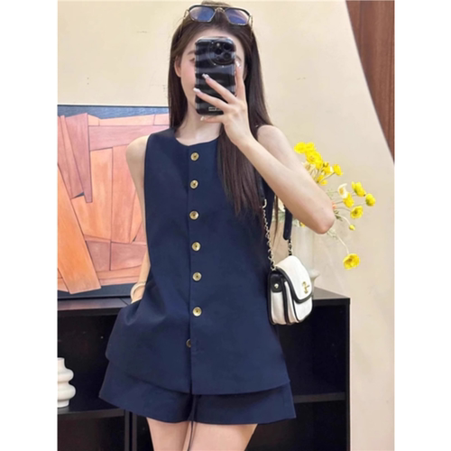 减龄穿搭一整套装女夏季无袖背心马甲衬衫阔腿短裤盐系炸街两件套