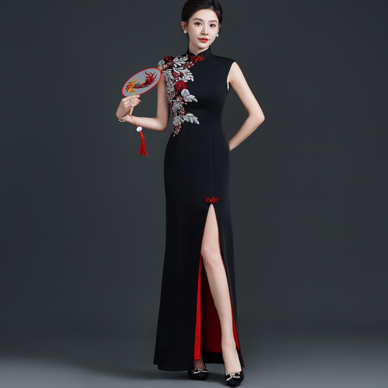 2025高端中国风黑色鱼尾开叉模特舞台走秀礼服旗袍长款演出服无袖