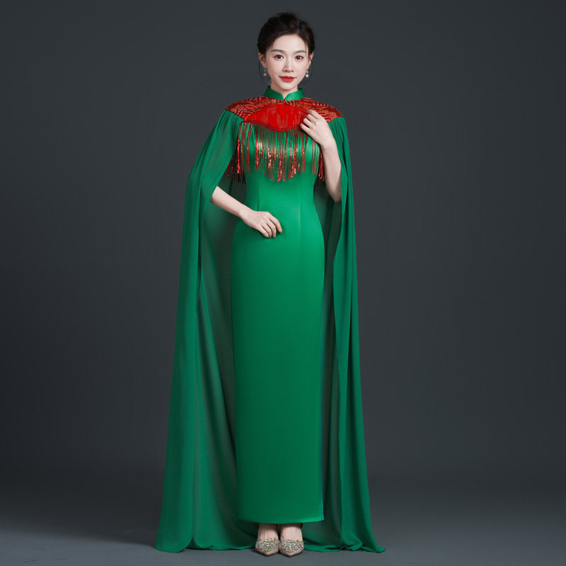 2025新款中国风宴会晚礼服模特舞台走秀演出服旗袍绿色长款披风