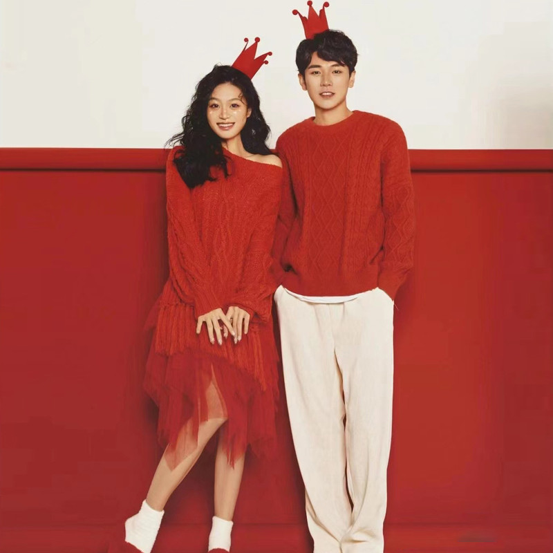 新款冬季年轻浪漫毛衣红色喜庆婚纱摄影情侣装旅拍影楼主题文艺范