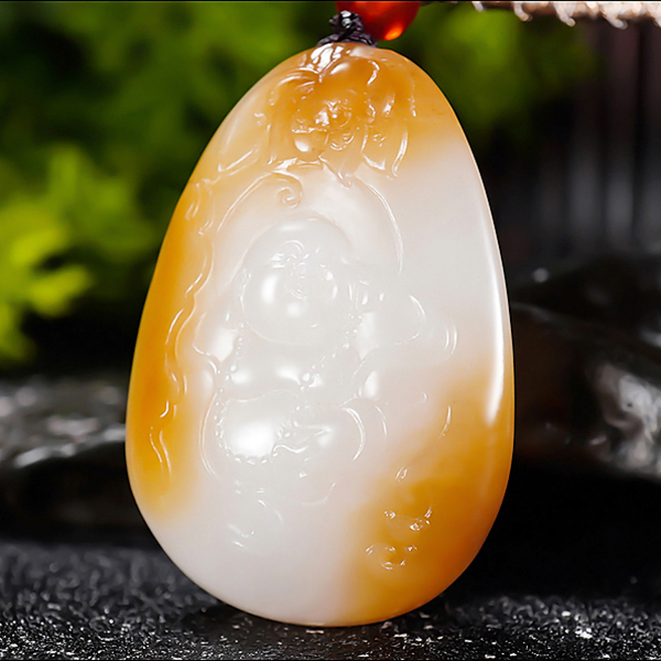 新疆大师冯立辉作品和田玉且末金山料糖羊脂白玉笑佛挂件32.50克