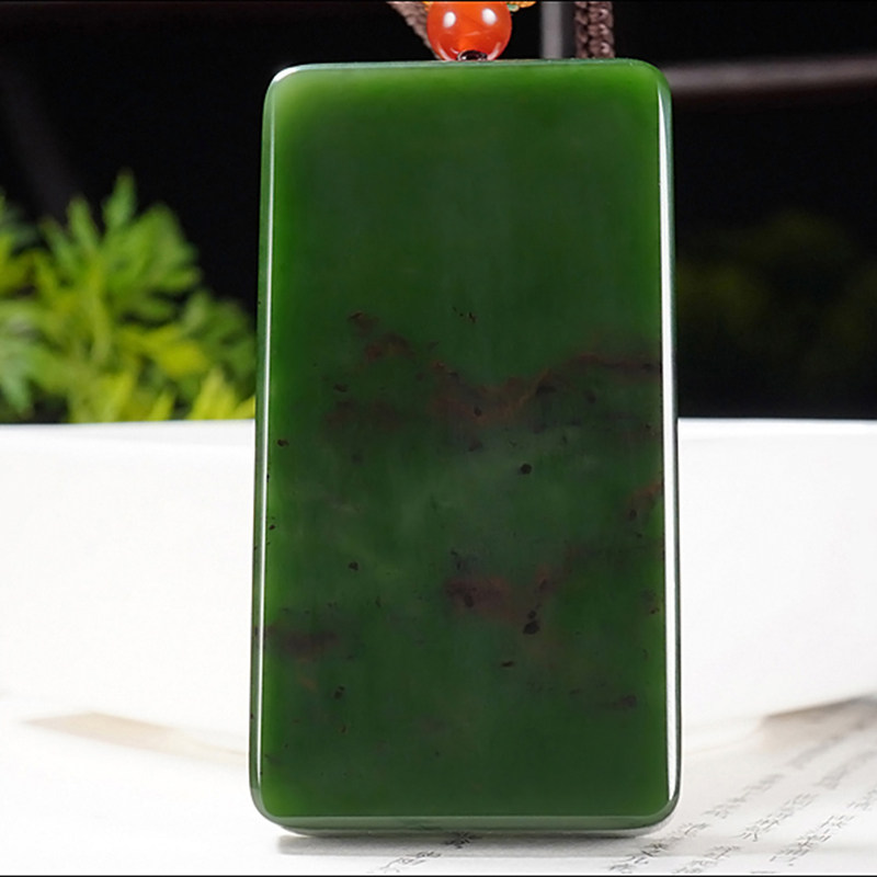 大师冯立辉和田玉俄料阳绿7号矿红皮碧玉平安无事牌挂件94.64克