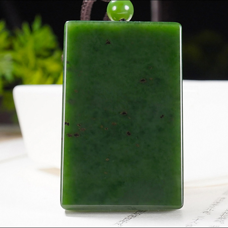 大师冯立辉和田玉俄料阳绿7号矿红皮碧玉平安无事牌挂件58.43克