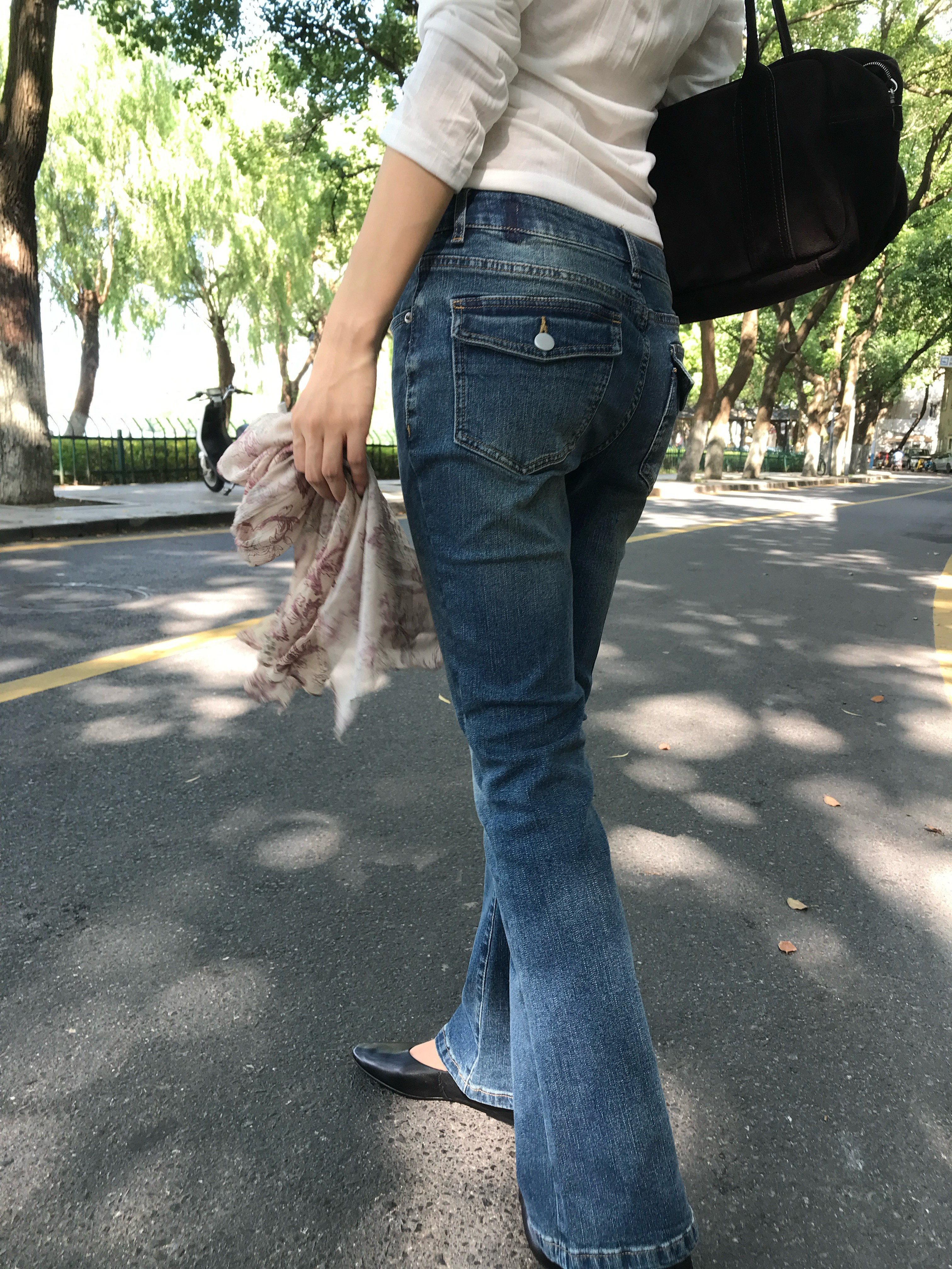 鱼没放 古早紧身微喇牛仔裤 中低腰显瘦紧致长裤图片