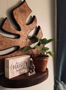 中古风木质龟背竹叶隔板置物架