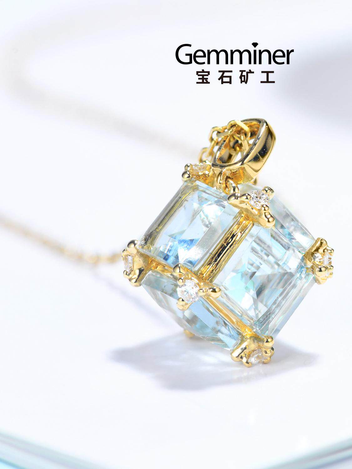 18K Gold Princess Cut Aquamarine Diamond Pendant - Product image 4