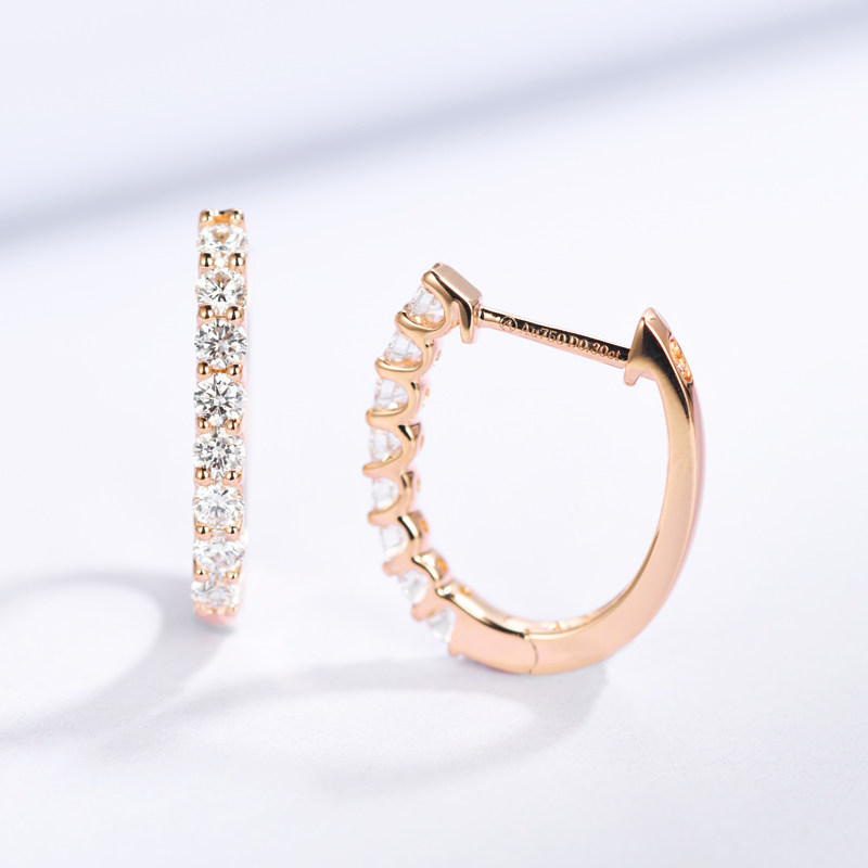 伟德国际铂金周大福耳环一对铂金例如PT950的耳钉例如周大福的会多少钱呀