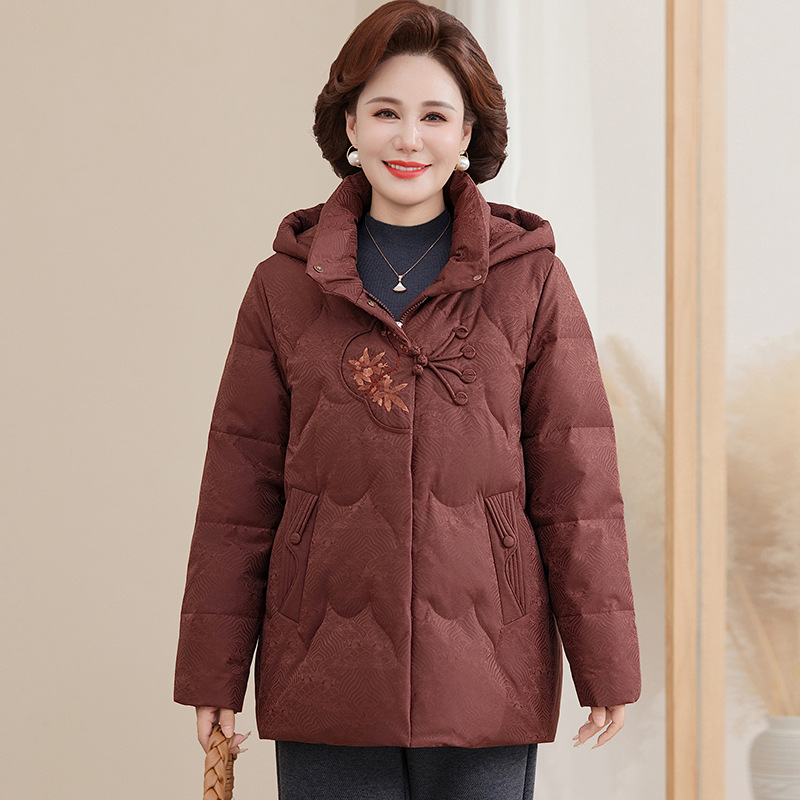 冬季新款女装羽绒服中老年妈妈装大码保暖连帽印花盘扣刺绣洋气女
