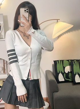 2025春秋V领针织毛衣外套女tb开衫四条杠羊毛衫修身上衣外搭白色