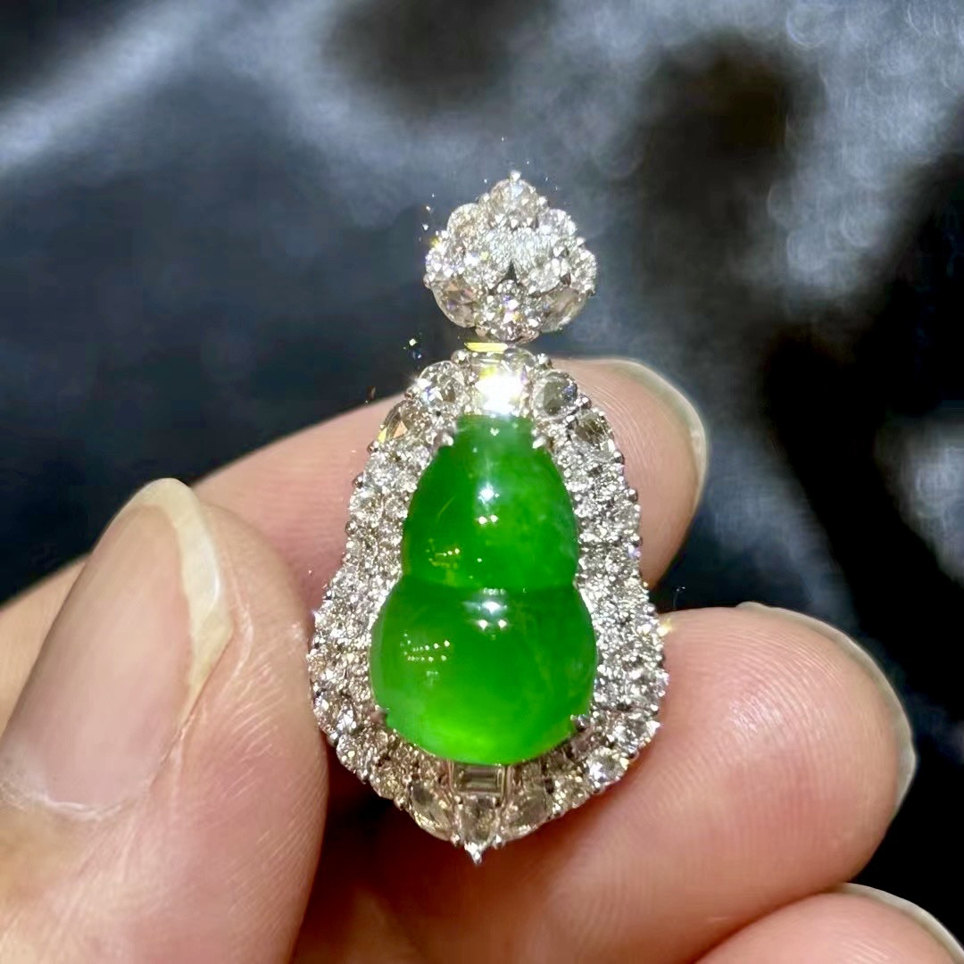 高级珠宝天然A货翡翠老坑冰种阳绿葫芦戒面镶嵌18k金钻石吊坠