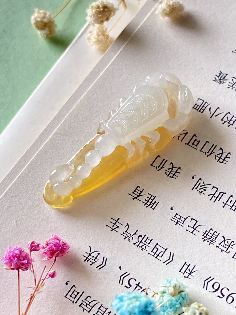 天然A货翡翠老坑冰种黄翡蝎子富甲一方吊坠带权威认证证书