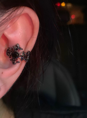 枪黑色十字花耳骨夹 无耳洞无痛可调节耳夹小众设计感甜酷高级感
