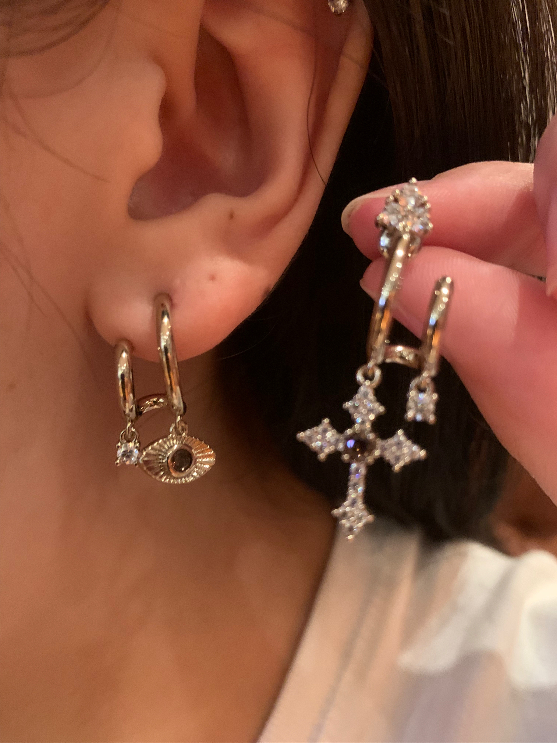 不对称 锆石十字架恶魔眼耳环女小众设计感精致耳饰辣妹风耳钉潮