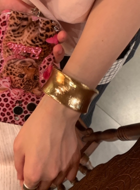 【棠洛】金色小蛮腰拉丝手镯女欧美辣妹金属弧形开口弹簧镯高级感