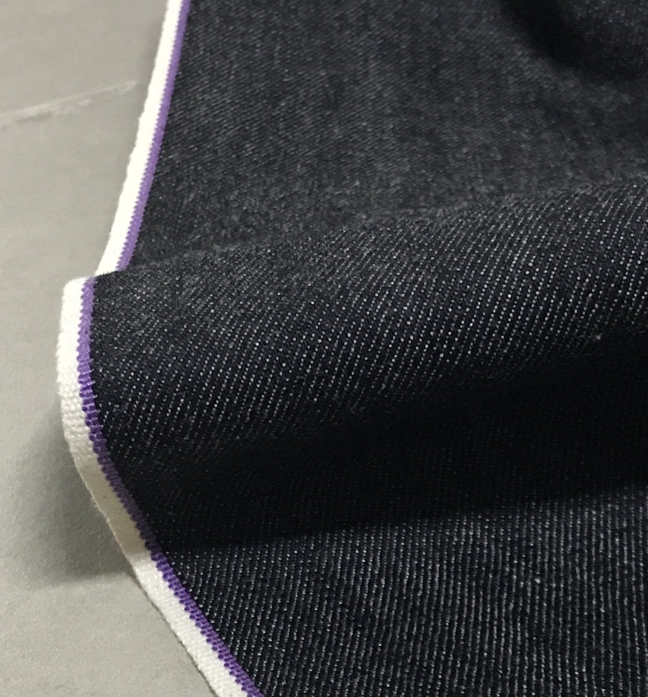 金佳厚无弹品质感足日本赤耳丹宁进口高端原浆黑色紫边牛仔布料