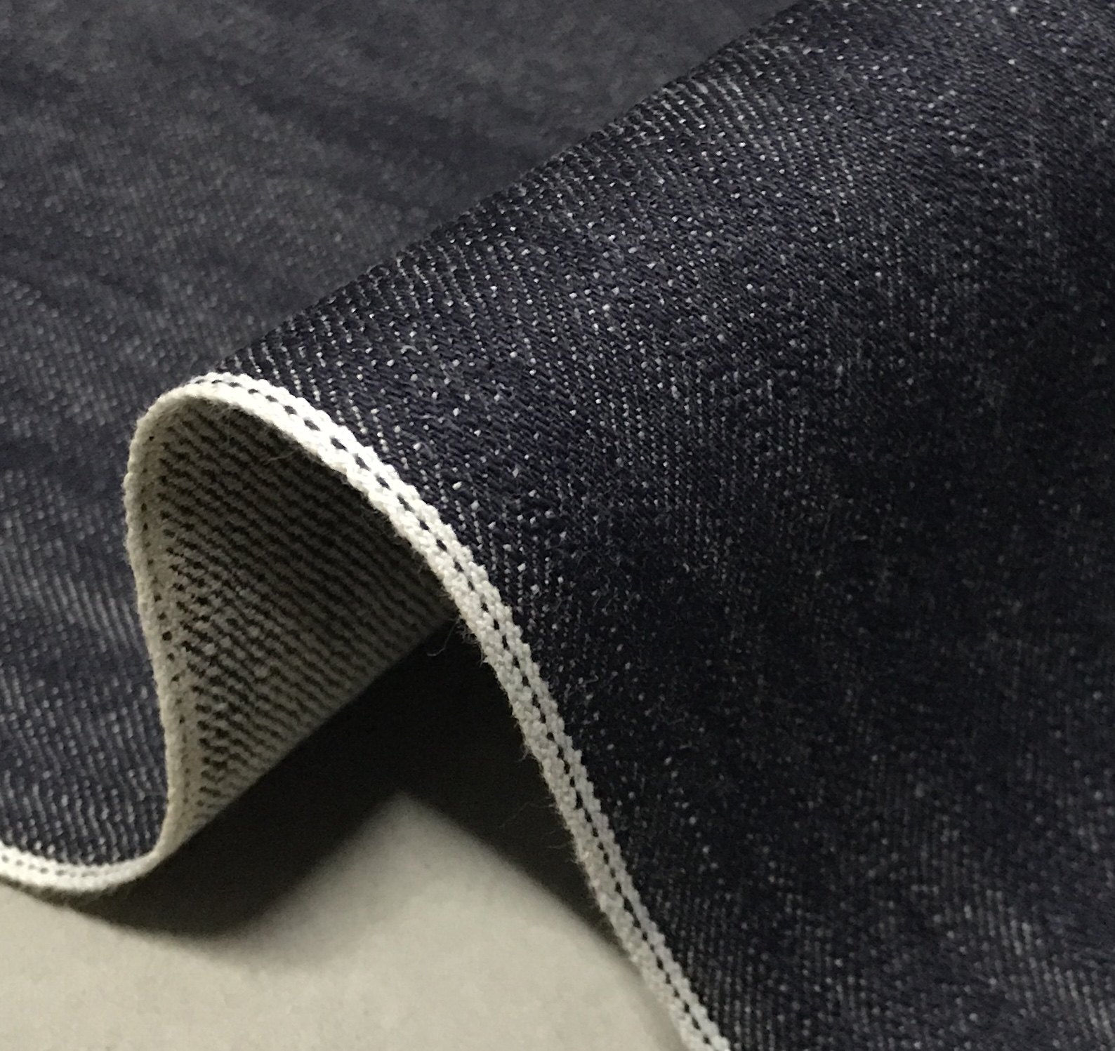 金佳厚硬无弹品质感足日本赤耳丹宁进口高端原浆黑色牛仔布料