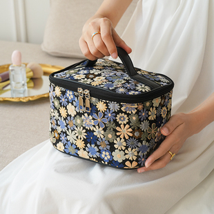 ins2024新款大容量化妆包便携手提分区洗漱包高级感翻盖收纳包女