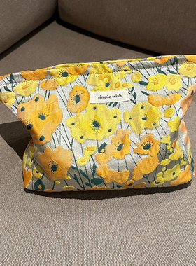 ins2023新款橙色南瓜花便携大容量化妆包高级感手拿包旅行收纳包