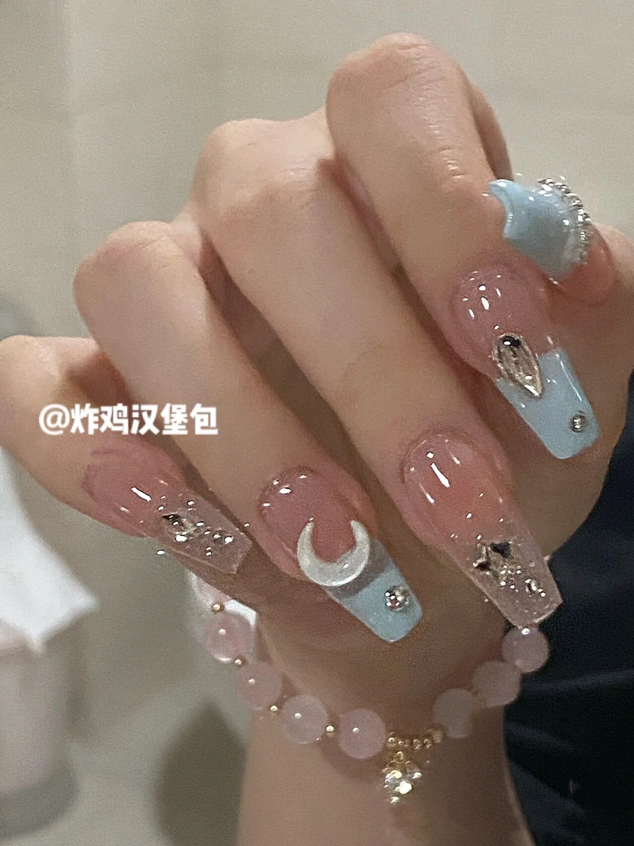 光疗美甲成品骨兰月亮穿戴甲baby蓝法式轻奢风假指甲贴海盐马卡龙