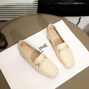 舒适软皮粗跟方头单鞋女秋冬气质通勤米白色一脚蹬小皮鞋中跟女鞋