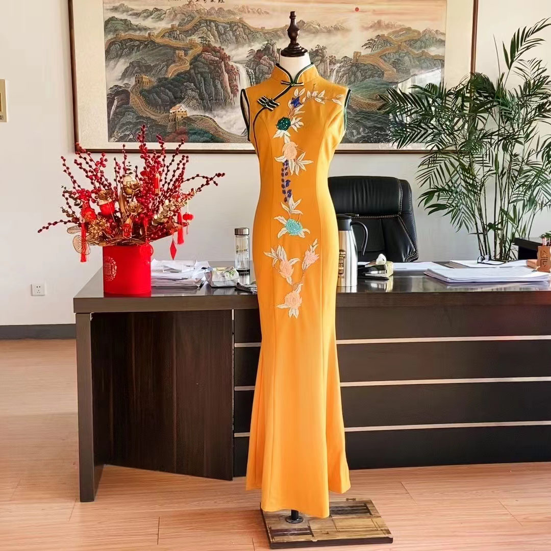娴馨海派新中式无袖立体裁剪镶钻手推绣花鱼尾弹力长款旗袍