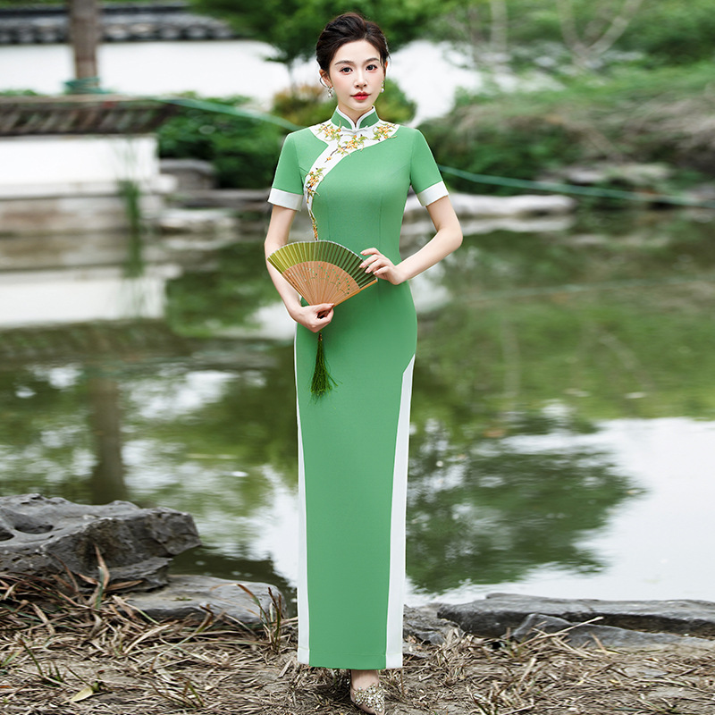 丝绒旗袍今年新款改良年轻款长款走秀高端中式舞台演出服模特队