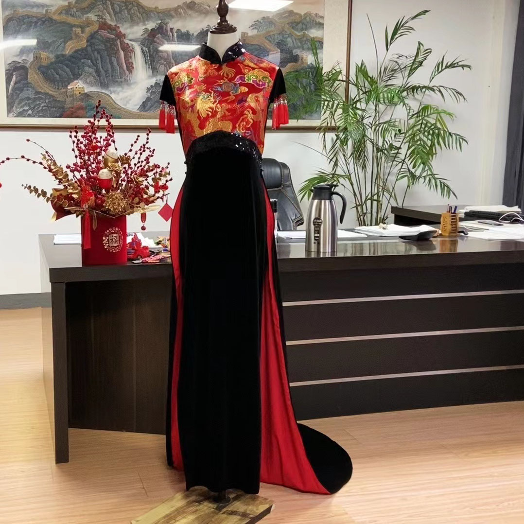 娴馨新品年后舞台走秀长款丝绒带脱卸拖尾气质大气旗袍