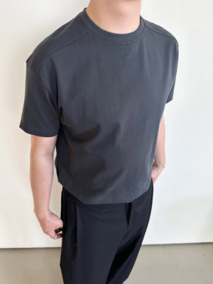 直角肩立体裁剪特殊袖口T恤