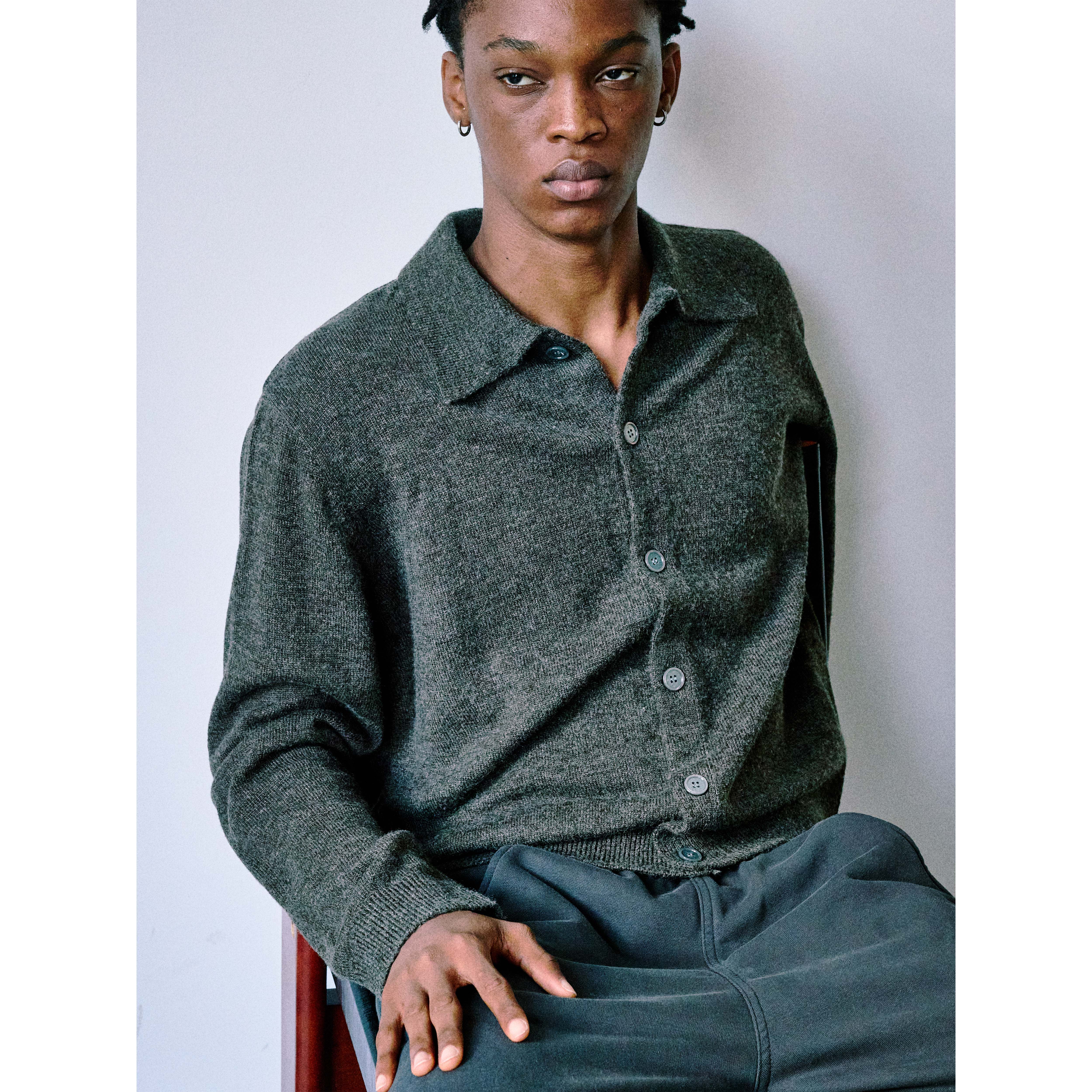 抗起球羊毛绒感翻领纽扣毛衣