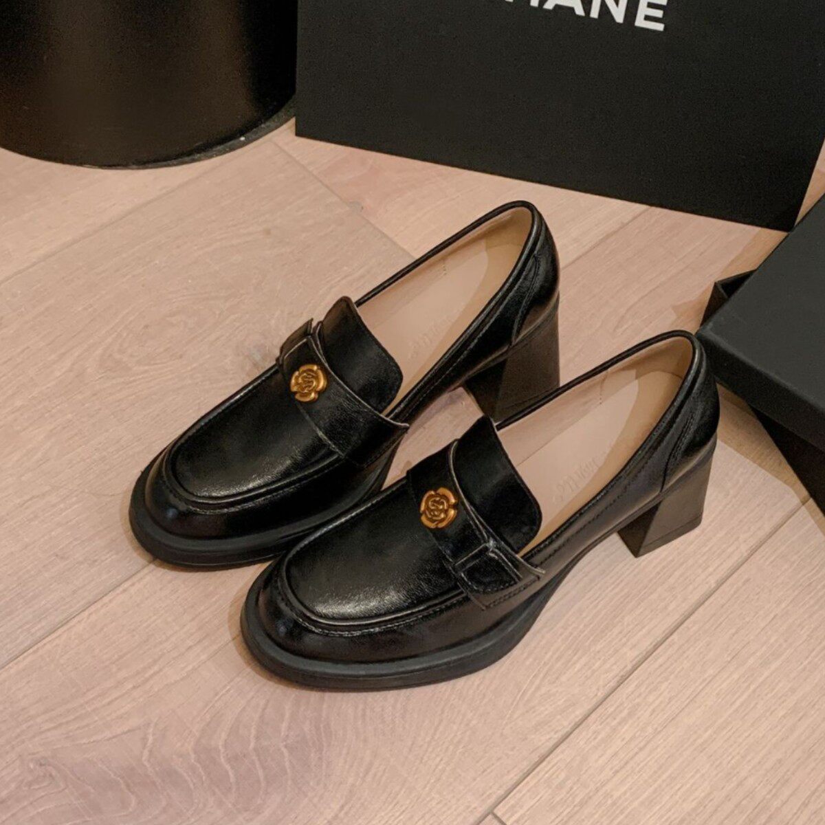 高跟女鞋山茶花乐福鞋女2026春秋新款英伦风真皮一脚蹬厚底单鞋