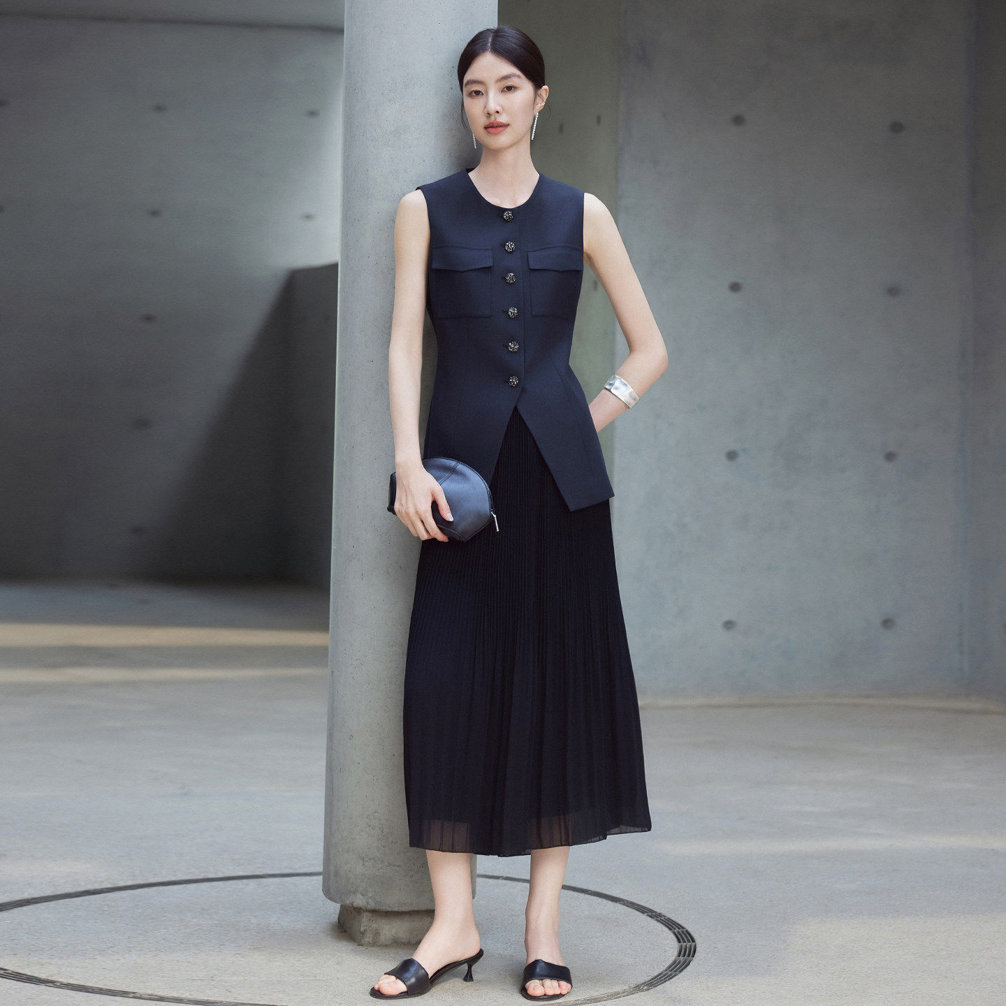 艾尚臣知性优雅风黑色马甲百褶裙套装女夏职业通勤高级感显瘦百搭