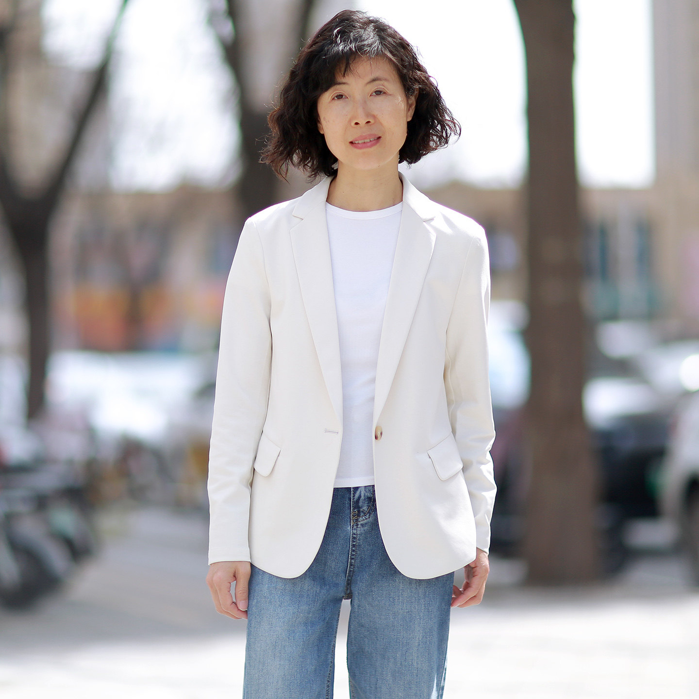 奶白色春夏薄款休闲西服外套女通勤短款修身显瘦单层弹力针织西装