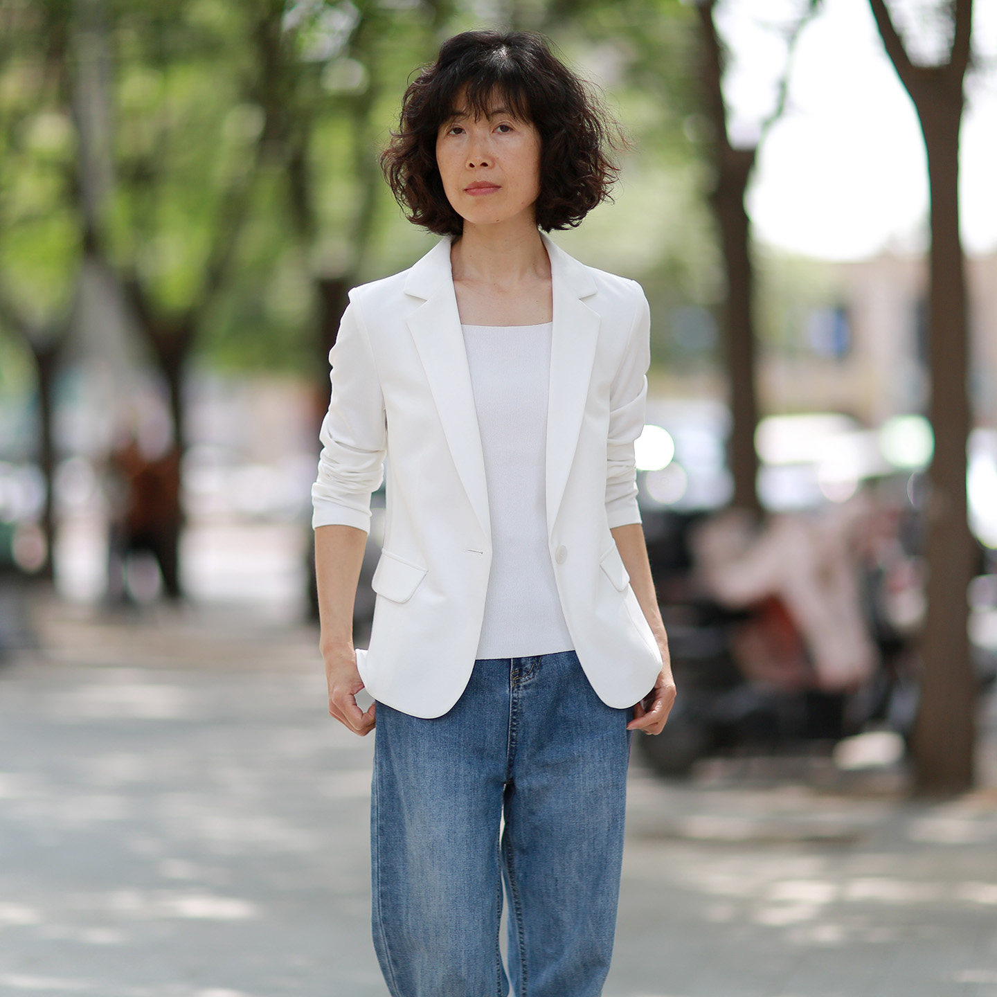 白色薄款针织有弹力西装外套女图片