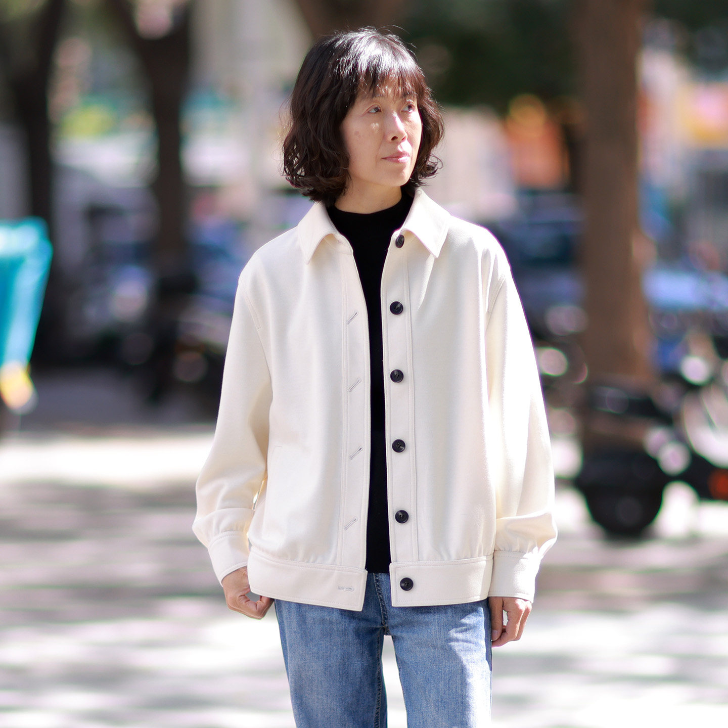 白色翻领纽扣短款外套女小个子
