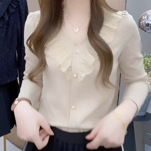 甜美减龄洋气上衣蕾丝花边显瘦打底衫 新款 t恤女秋季 设计感V领长袖