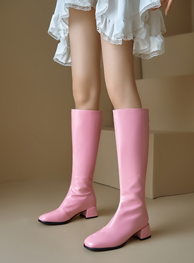 漆皮皮靴中跟高筒靴女红色白色粉红色靴子表演模特走秀大码鞋PCSA