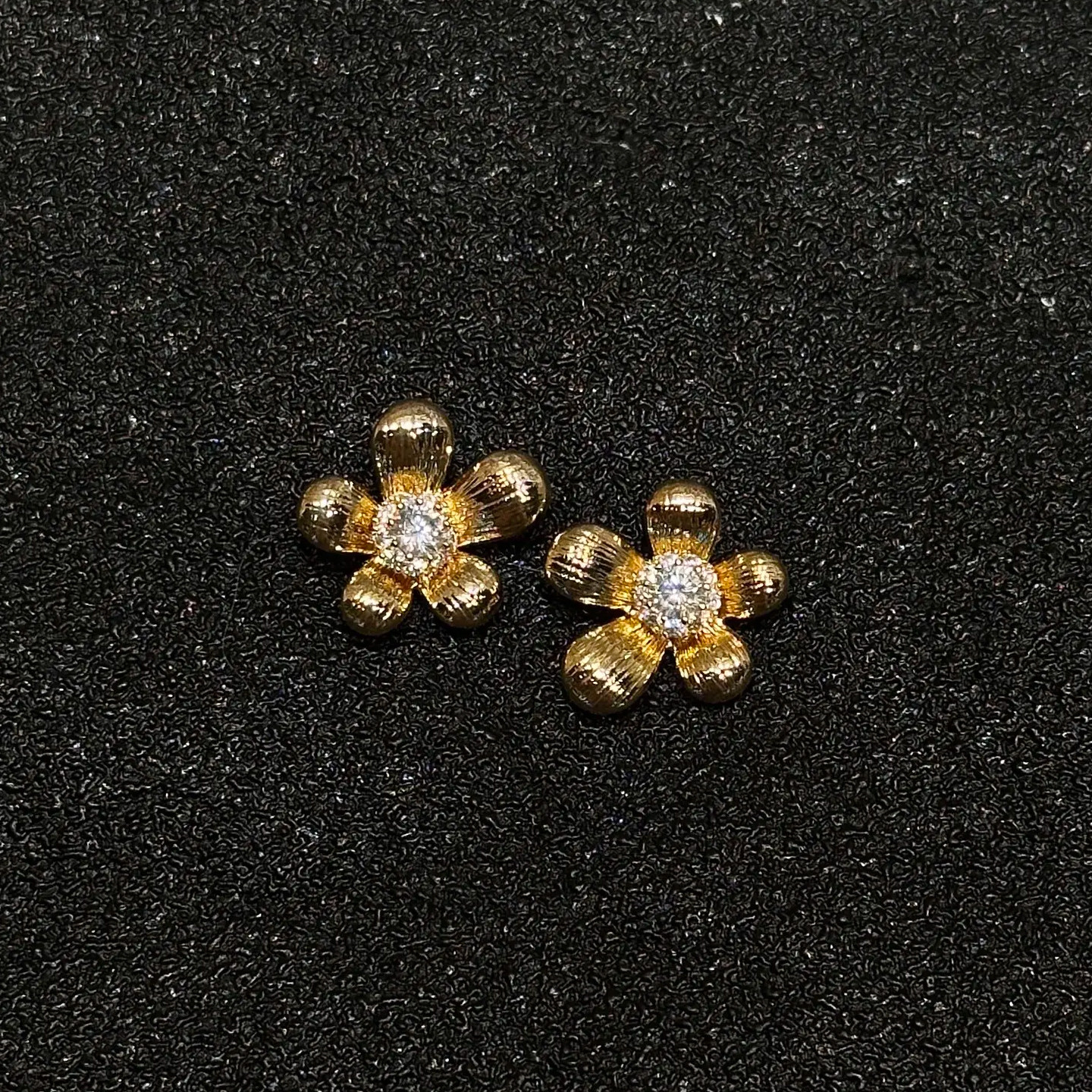 法式复古金属花耳饰肌理花瓣设计小众高级感简约日常精致银针耳环