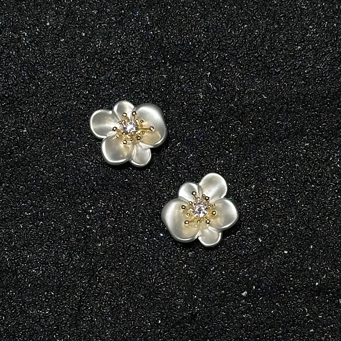 小众设计滴油金属花朵锆石耳环简约s925银轻奢耳钉百搭精致耳饰品