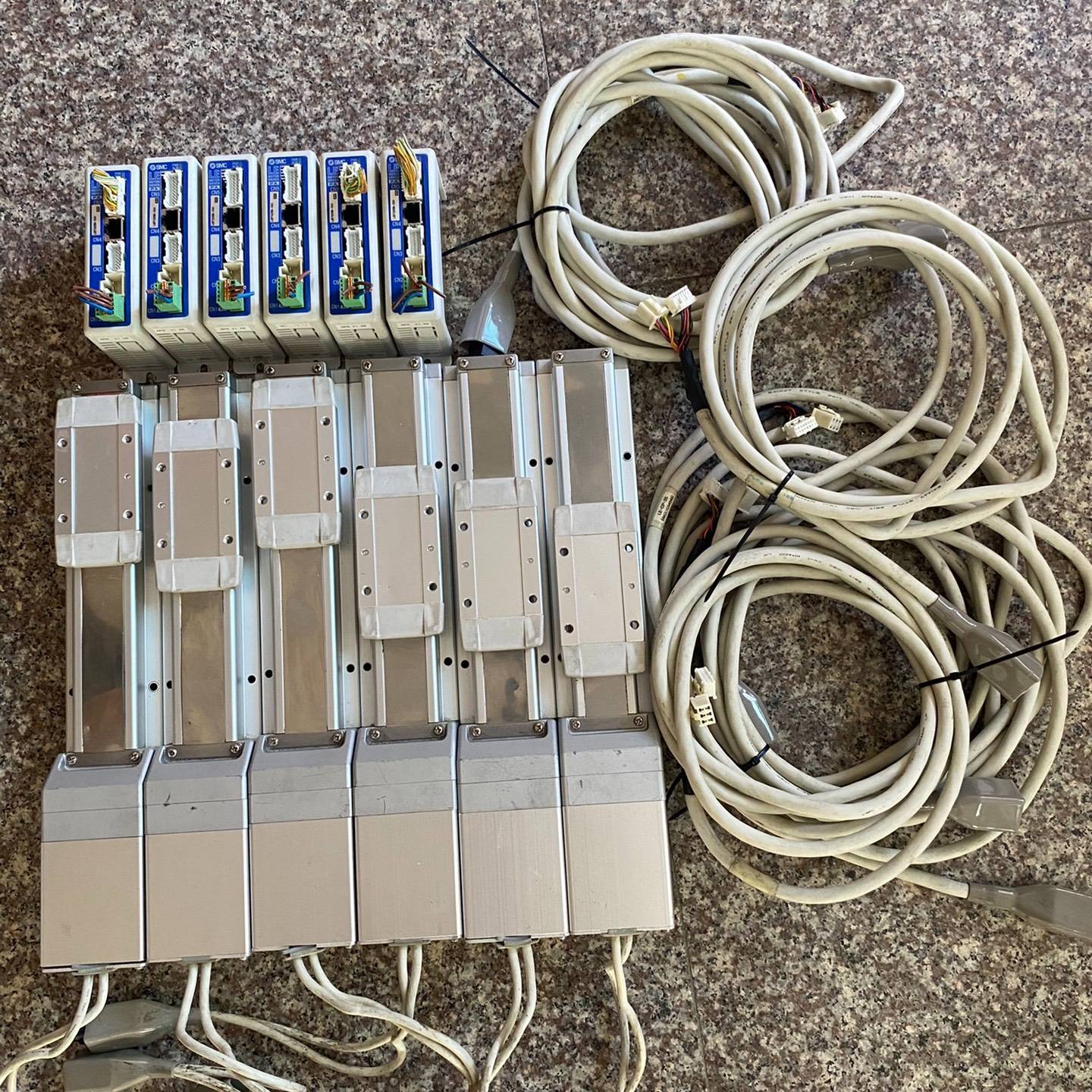 LEFS25B-100电动滑台，议价 也可为维修！！