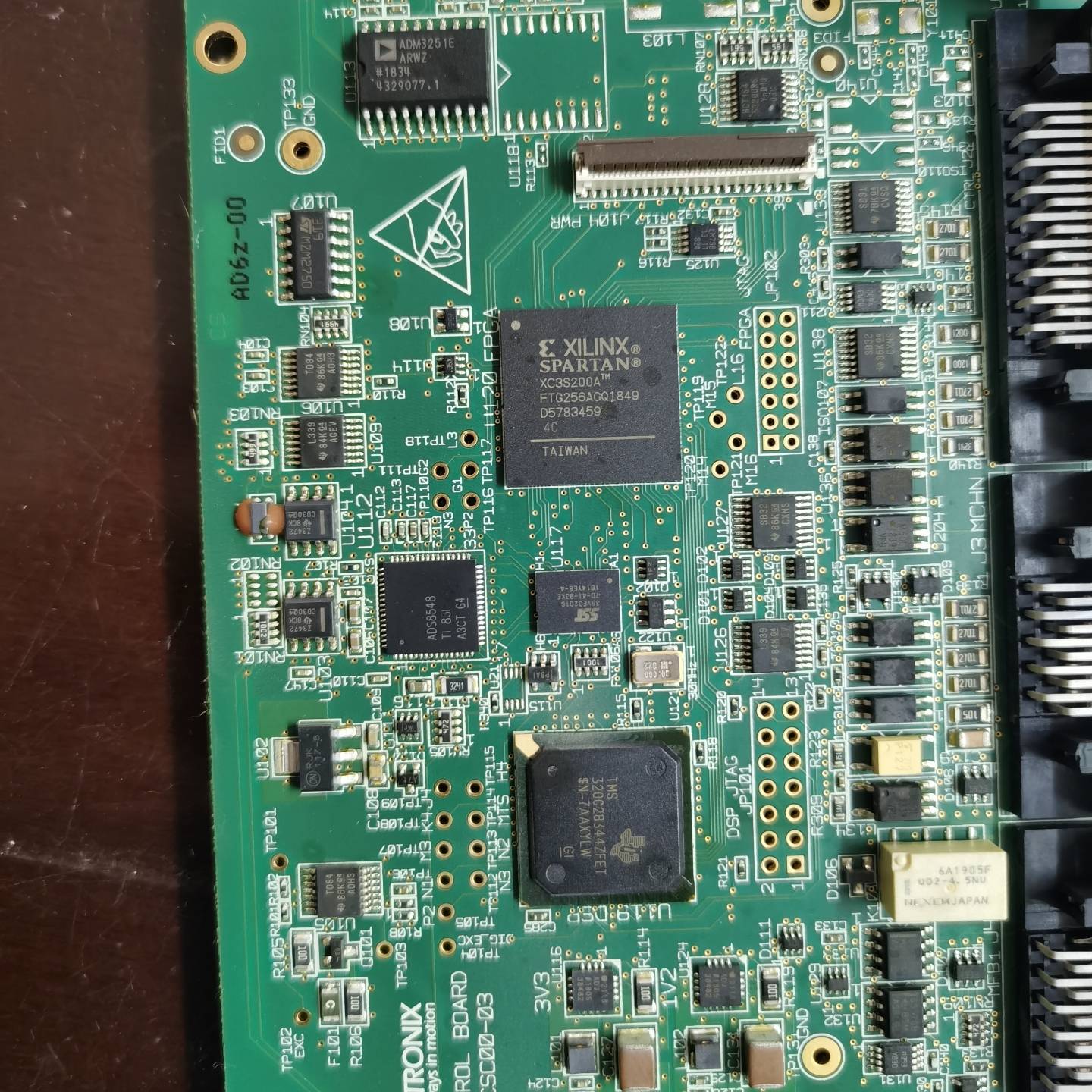 R90CSC00-03，XC3S200A，ADS8548议价 也可为维修！！
