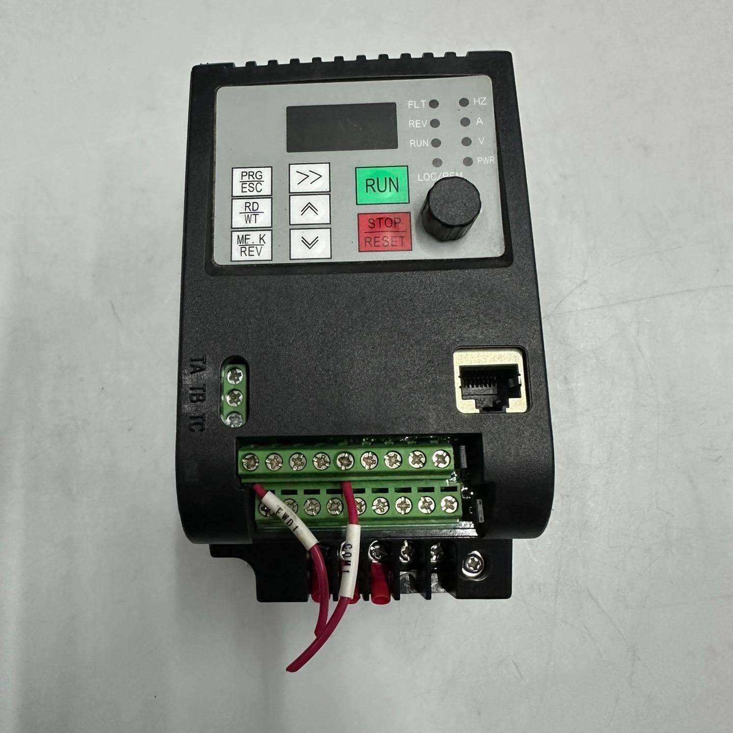 宇控HE100-T3-1R5G变频器1.5K议价 也可为维修！！