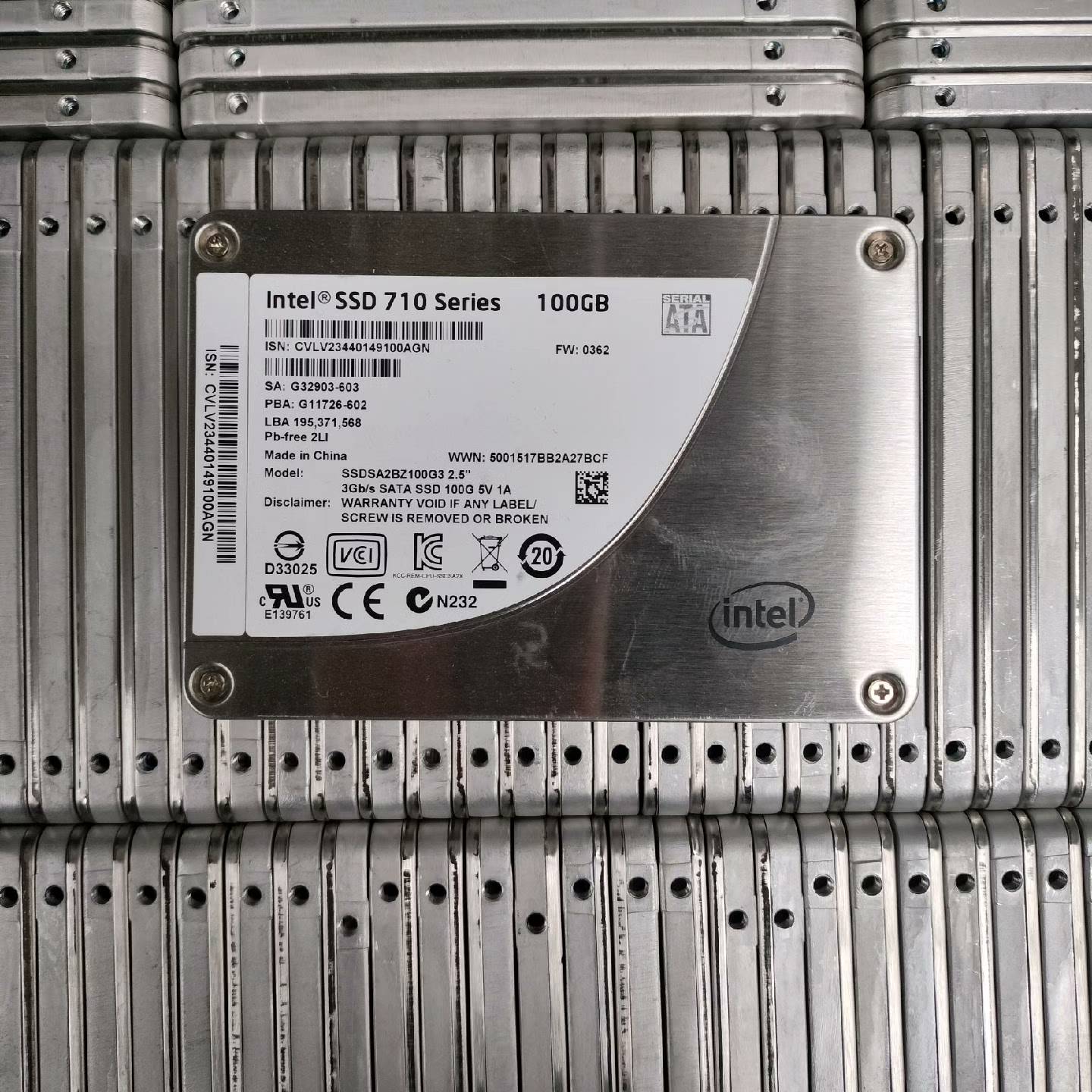 英特尔 710 100g 2.5寸 SSD 议价 也可为维修！！