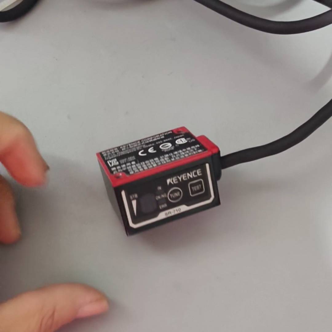 基恩士 SR-710，超小型固议价 也可为维修！！